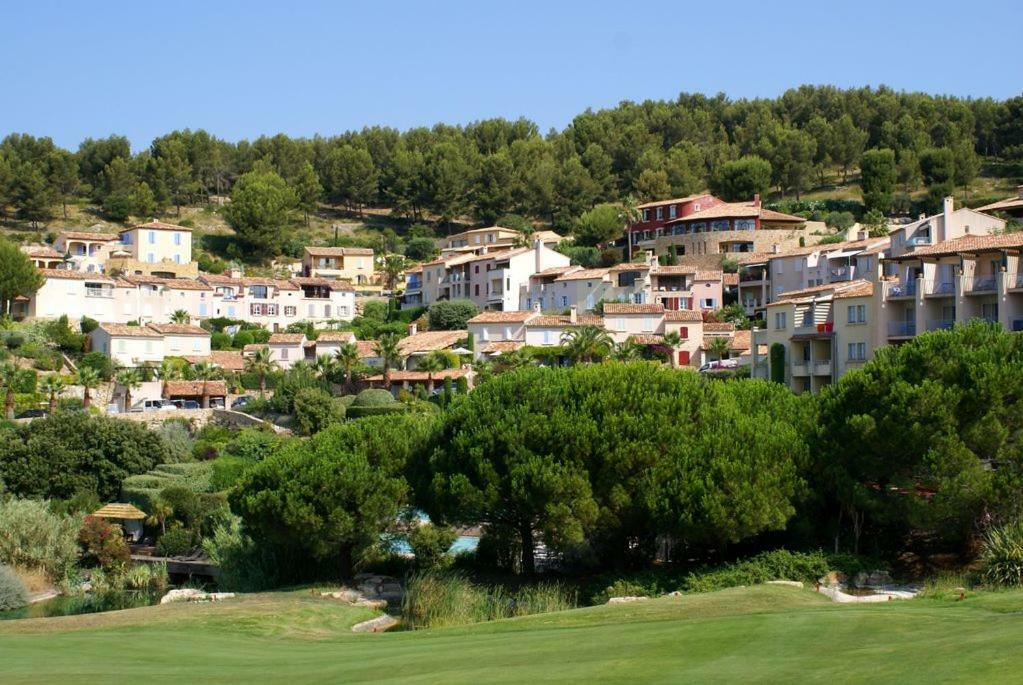 Hameau Des Amandiers-Vue Mer & Golf Saint-Cyr-sur-Mer Luaran gambar